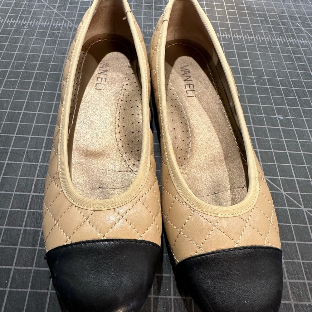 Vaneli Serene Quilted Ballet Flats 7 Narrow Slip On Patent Toe